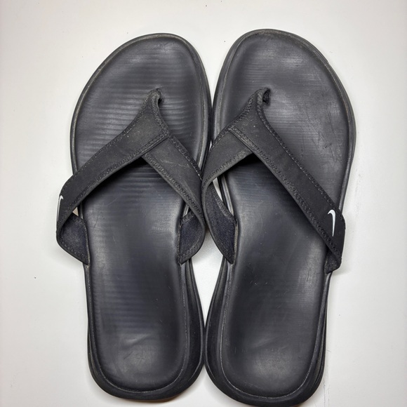 Nike Black Men's Flip-Flops - Picture 1 of 8